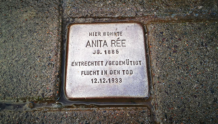 Burkhard Philipp von Harder | VATERBILDER | FATHERPICTURES - SCENIC PICTUES WITH SILICONE FIGURES - Part II, 2004