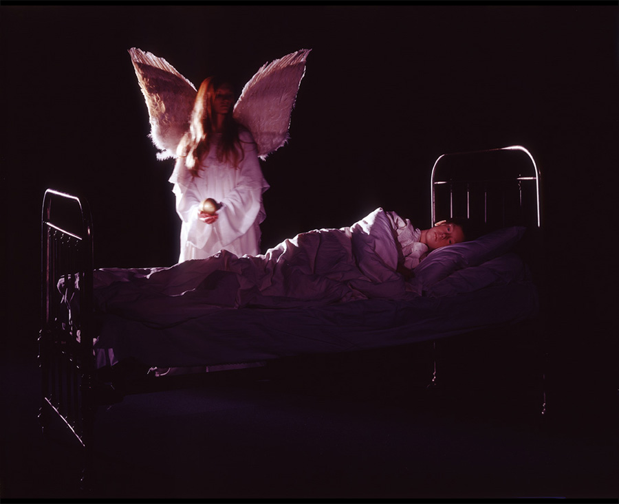 VATERBILDER | FATHERPICTURES - STAGED FAMILY PICTURES WITH SILICONE PUPPETS - Der Vertrag / The contract- 2004 &copy;  Burkhard Philipp von Harder