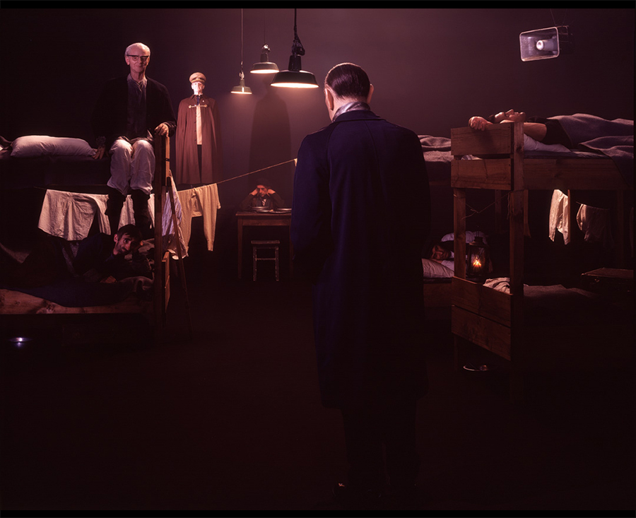 VATERBILDER | FATHERPICTURES - STAGED FAMILY PICTURES WITH SILICONE PUPPETS - Der Vertrag / The contract- 2004 &copy;  Burkhard Philipp von Harder