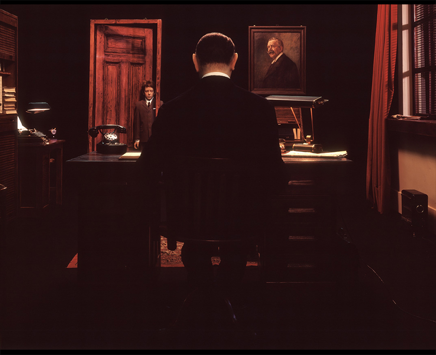 VATERBILDER | FATHERPICTURES - STAGED FAMILY PICTURES WITH SILICONE PUPPETS - Der Vertrag / The contract- 2004 &copy;  Burkhard Philipp von Harder